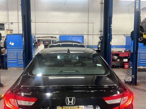 Used 2020 Honda Accord Sport image 2