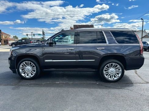 Used 2017 Cadillac Escalade Platinum AWD/4WD image 4