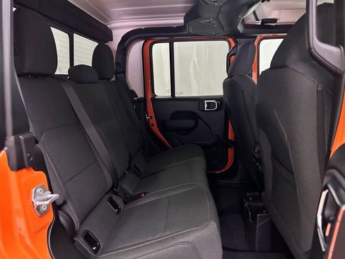 New 2025 Jeep Gladiator Sport image 18