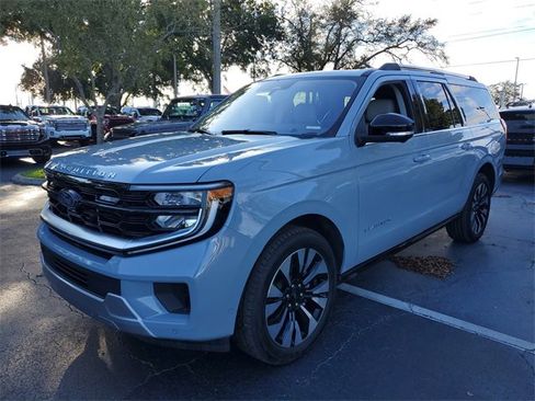 Used 2025 Ford Expedition Max Platinum w/ Driver's Package image 2