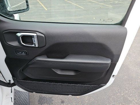 Used 2023 Jeep Wrangler Unlimited Sahara image 15