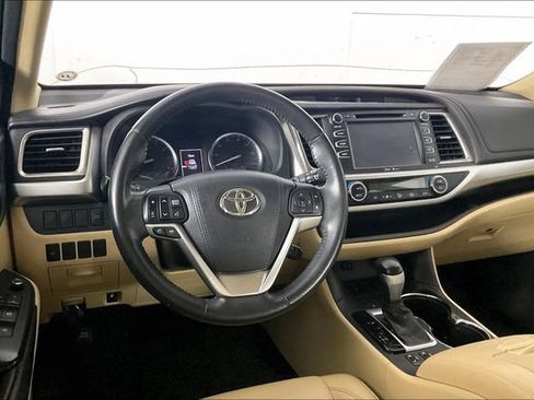Used 2015 Toyota Highlander XLE AWD/4WD image 4