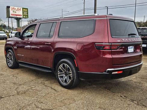 Used 2024 Jeep Wagoneer L Series II image 6