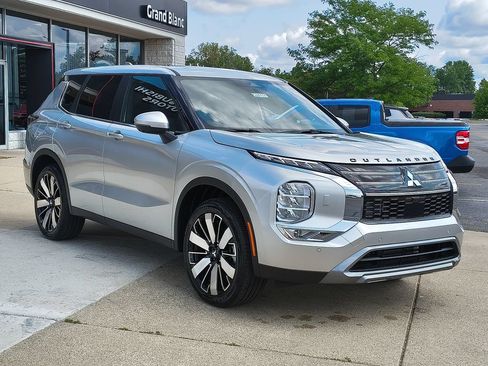 New 2026 Mitsubishi Outlander SE AWD/4WD image 14