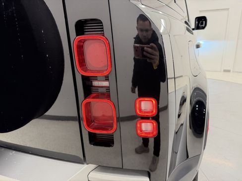 Used 2025 Land Rover Defender 110 S image 51