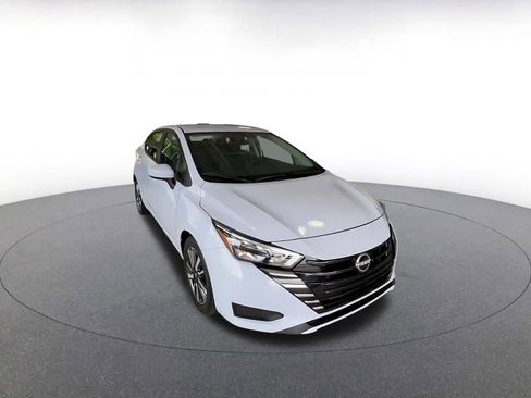 Used 2025 Nissan Versa SV FWD image 3