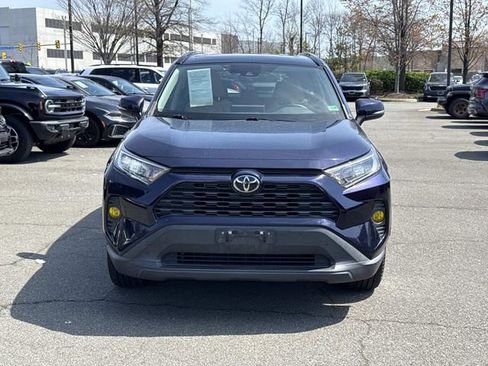 Used 2021 Toyota RAV4 XLE Premium image 6