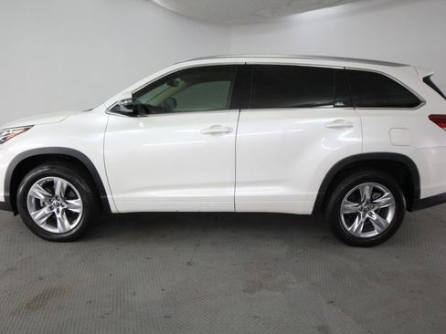 Used 2018 Toyota Highlander Limited FWD image 4