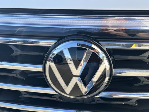 Used 2024 Volkswagen Atlas SE w/ Panoramic Sunroof Package image 9