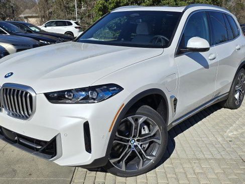 New 2026 BMW X5 xDrive50e w/ Climate Comfort Package AWD/4WD image 1