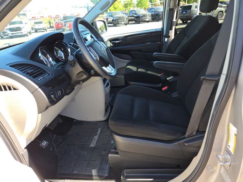 Used 2017 Dodge Grand Caravan SE w/ Power Window Group FWD image 19