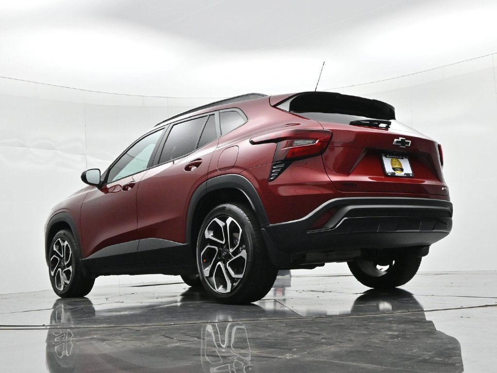 Used 2025 Chevrolet Trax RS w/ Sunroof Package FWD image 19