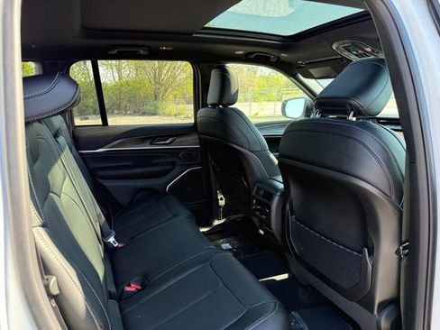 New 2026 Jeep Grand Cherokee Limited AWD/4WD image 13