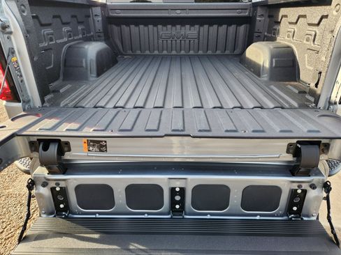 Certified 2026 GMC Sierra 1500 SLT image 26