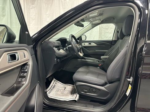 Used 2025 Ford Explorer Active image 10