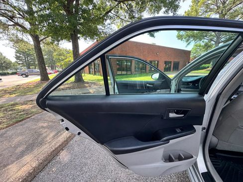 Used 2012 Toyota Camry LE FWD image 21