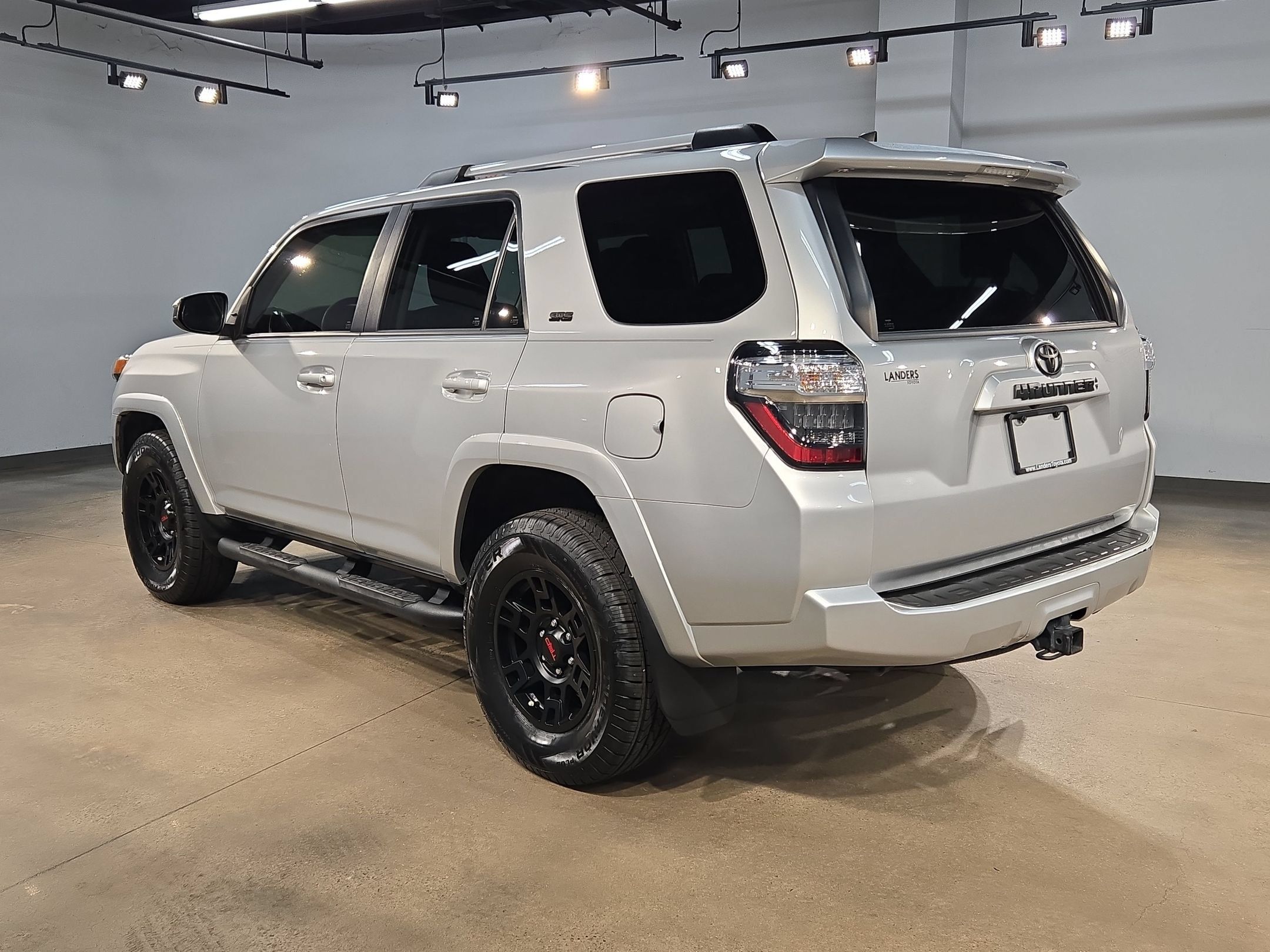 Used 2023 Toyota 4Runner SR5 AWD/4WD image 5