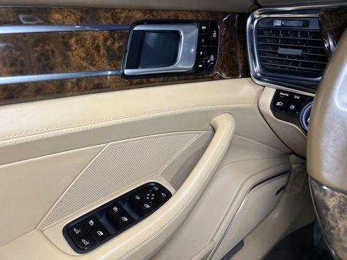 Used 2020 Porsche Panamera Turbo image 38