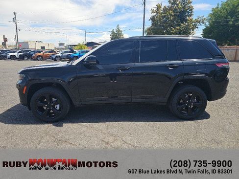Used 2023 Jeep Grand Cherokee Limited w/ Luxury Tech Group II AWD/4WD image 4