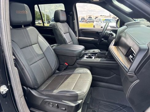 Used 2025 Chevrolet Tahoe High Country w/ Sun And Tow Package AWD/4WD image 11