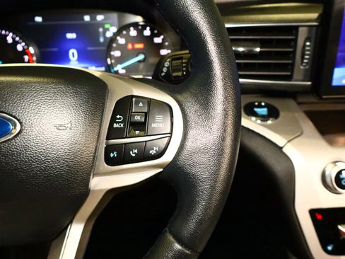 Used 2023 Ford Explorer XLT w/ Equipment Group 202A image 12