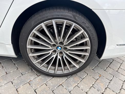 Used 2021 BMW 740i w/ Premium Package RWD image 4