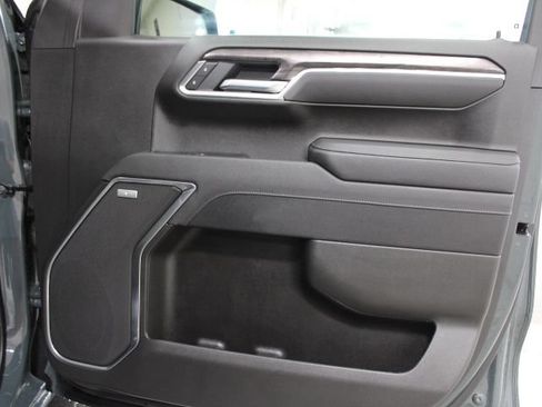 Used 2025 Chevrolet Silverado 1500 LTZ AWD/4WD image 26