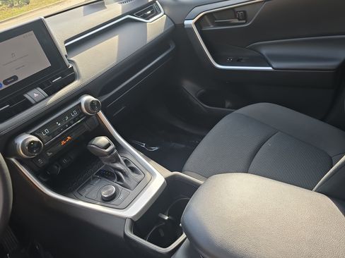Used 2023 Toyota RAV4 LE image 24