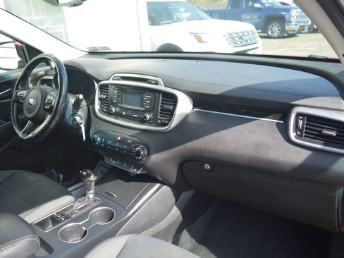Used 2016 Kia Sorento LX w/ LX Convenience Package image 31