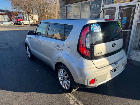 Used 2017 Kia Soul + FWD image 4