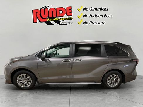 Used 2024 Toyota Sienna XLE image 2