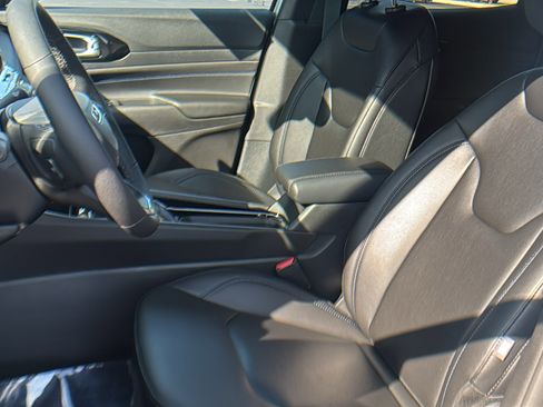 New 2026 Jeep Compass Limited image 18