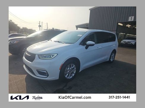 Used 2023 Chrysler Pacifica Touring-L FWD image 1