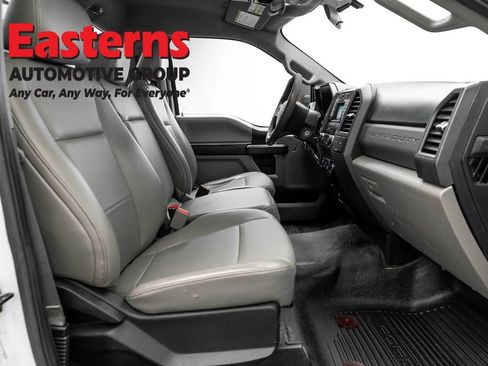 Used 2017 Ford F550 2WD Regular Cab Super Duty image 21