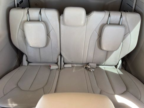 Used 2017 Chrysler Pacifica Limited w/ UConnect Theater Package FWD image 32