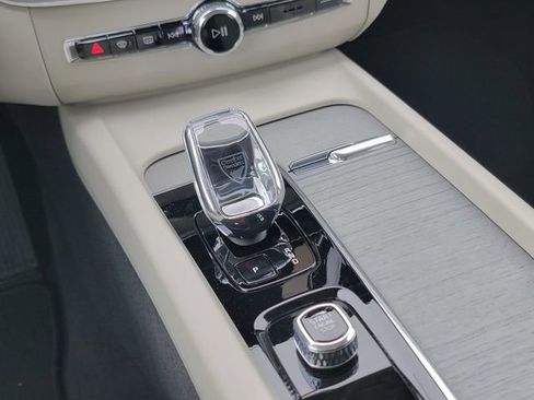 Used 2024 Volvo XC60 B5 Ultimate image 25