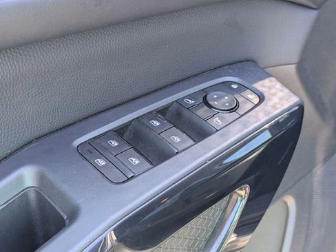 Used 2025 Nissan Pathfinder SV AWD/4WD image 11