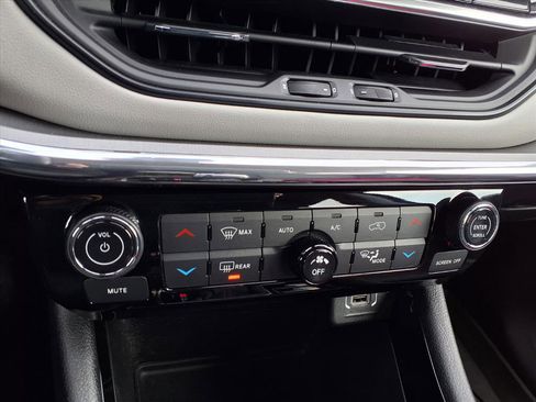 Used 2022 Jeep Compass Limited image 8