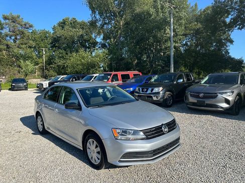 Used 2016 Volkswagen Jetta S FWD image 3