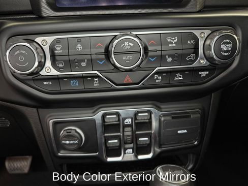 Used 2021 Jeep Wrangler Unlimited Sahara AWD/4WD image 19