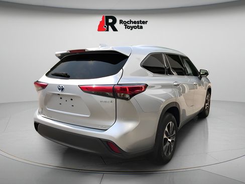 Used 2021 Toyota Highlander XLE AWD/4WD image 7