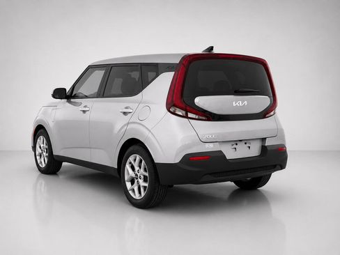 Used 2022 Kia Soul LX w/ Technology Package FWD image 3