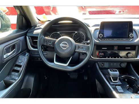 Used 2024 Nissan Rogue SV image 6