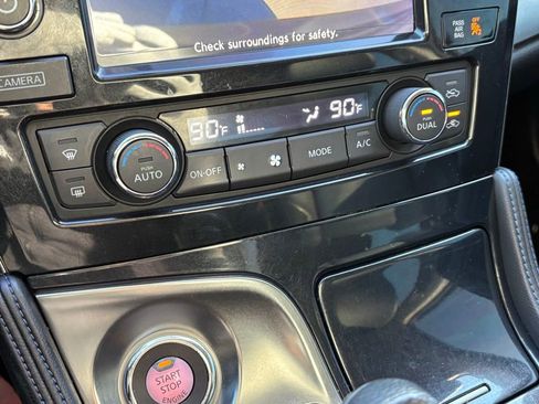 Used 2018 Nissan Maxima SR w/ Interior Lighting Package image 19