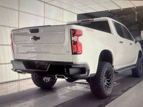 Used 2025 Chevrolet Silverado 1500 LT Trail Boss w/ Convenience Package II AWD/4WD image 5