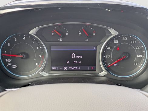 Used 2021 Chevrolet Traverse LT image 36