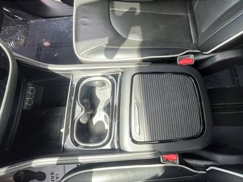 Used 2025 Chrysler Pacifica Limited FWD image 17