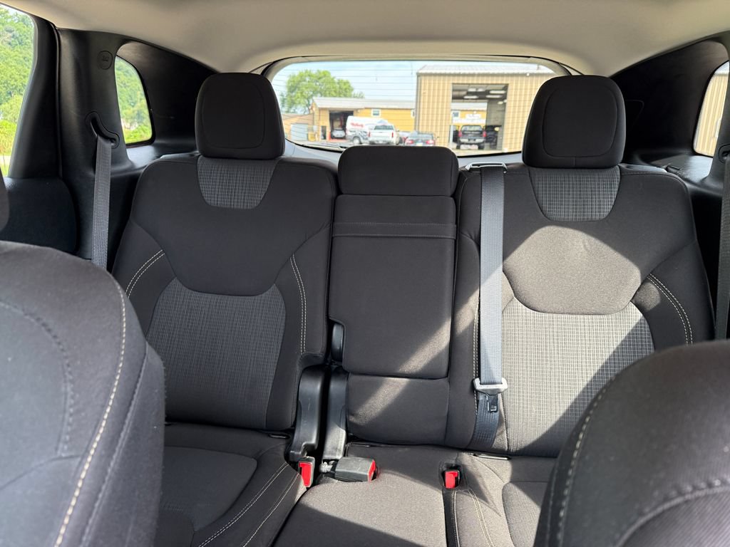 Used 2016 Jeep Cherokee Latitude w/ Cold Weather Group AWD/4WD image 19