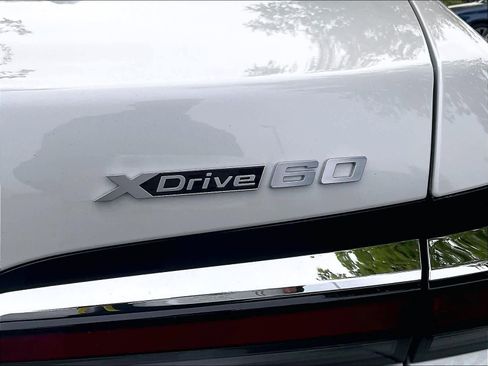 Used 2024 BMW i7 xDrive60 AWD/4WD image 11