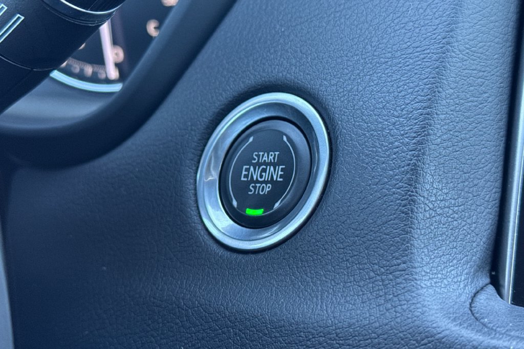 Used 2022 Cadillac XT4 Luxury w/ Driver Awareness Package FWD image 25
